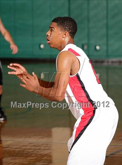 Thumbnail 1 in Corona del Mar vs. Hart (Providence Cystic Fibrosis Benefit) photogallery.