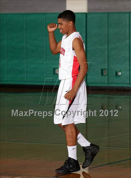 Thumbnail 2 in Corona del Mar vs. Hart (Providence Cystic Fibrosis Benefit) photogallery.