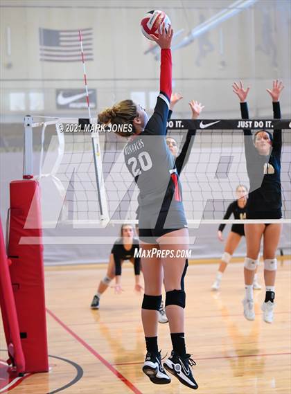 Thumbnail 2 in Archbishop Mitty vs. Mater Dei (Nike Tournament of Champions) - Gold Division - Final photogallery.