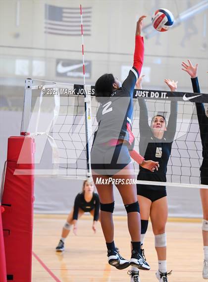 Thumbnail 1 in Archbishop Mitty vs. Mater Dei (Nike Tournament of Champions) - Gold Division - Final photogallery.