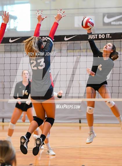 Thumbnail 2 in Archbishop Mitty vs. Mater Dei (Nike Tournament of Champions) - Gold Division - Final photogallery.