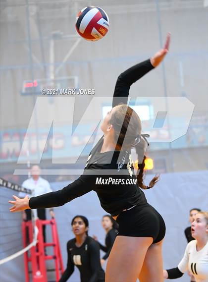 Thumbnail 2 in Archbishop Mitty vs. Mater Dei (Nike Tournament of Champions) - Gold Division - Final photogallery.