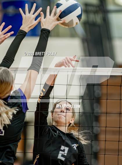 Thumbnail 2 in Grand Island vs. Bellevue West photogallery.