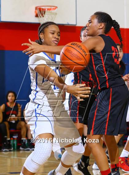 Thumbnail 3 in Harvard-Westlake vs. Serra (CIF SS Open Division Playoffs) photogallery.