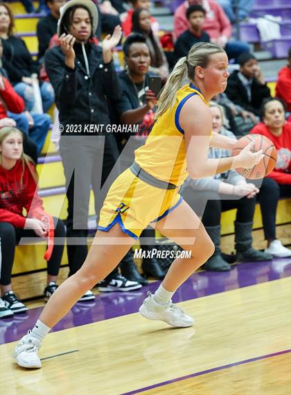 Thumbnail 3 in Fishers vs Homestead (IHSAA 4A Regional Championship) photogallery.