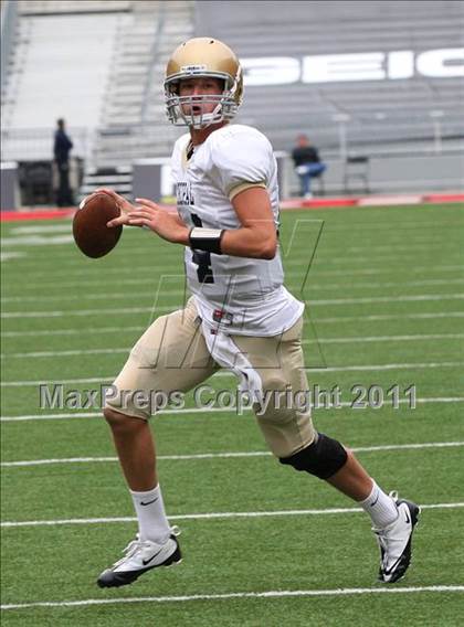 Thumbnail 2 in Indianapolis Cathedral vs. Centerville (Kirk Herbstreit National Kickoff Classic) photogallery.