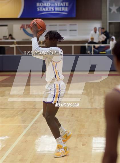 Thumbnail 3 in Paetow vs Richardson (McDonald's Texas Invitational) photogallery.