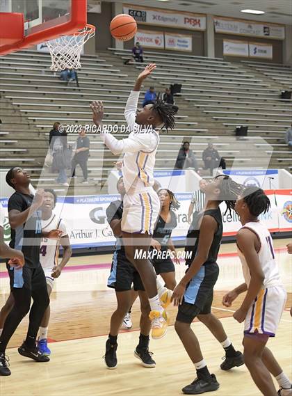 Thumbnail 1 in Paetow vs Richardson (McDonald's Texas Invitational) photogallery.