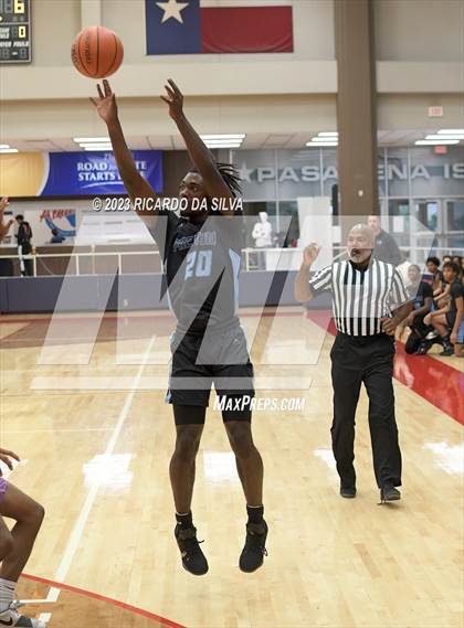 Thumbnail 1 in Paetow vs Richardson (McDonald's Texas Invitational) photogallery.