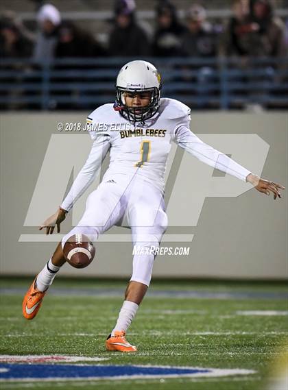 Thumbnail 3 in West vs. Little River Academy (UIL 3A-1 Region III  Bi-District Final) photogallery.