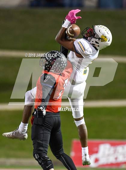 Thumbnail 2 in West vs. Little River Academy (UIL 3A-1 Region III  Bi-District Final) photogallery.