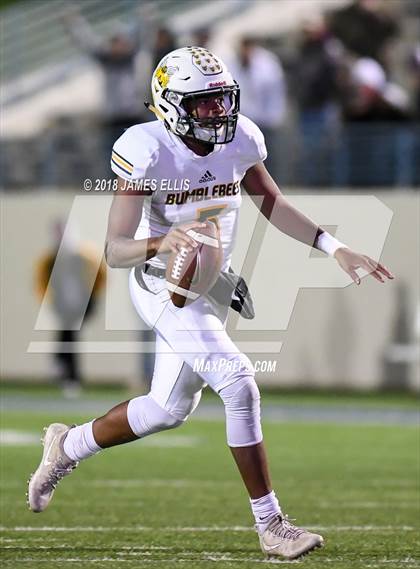 Thumbnail 1 in West vs. Little River Academy (UIL 3A-1 Region III  Bi-District Final) photogallery.