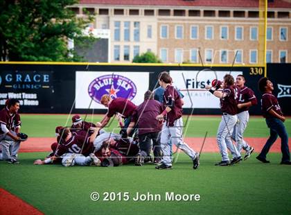 Thumbnail 2 in Shallowater vs Littlefield (UIL 3A Regional Final) photogallery.