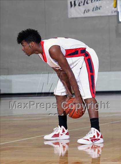 Thumbnail 2 in Manvel vs. Bellaire (McDonald's Texas Invitational)  photogallery.