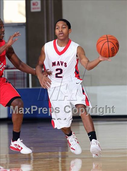 Thumbnail 2 in Manvel vs. Bellaire (McDonald's Texas Invitational)  photogallery.