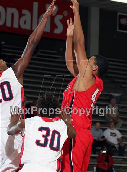 Thumbnail 2 in Manvel vs. Bellaire (McDonald's Texas Invitational)  photogallery.