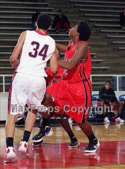 Thumbnail 3 in Manvel vs. Bellaire (McDonald's Texas Invitational)  photogallery.