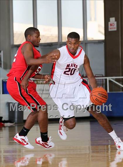 Thumbnail 2 in Manvel vs. Bellaire (McDonald's Texas Invitational)  photogallery.
