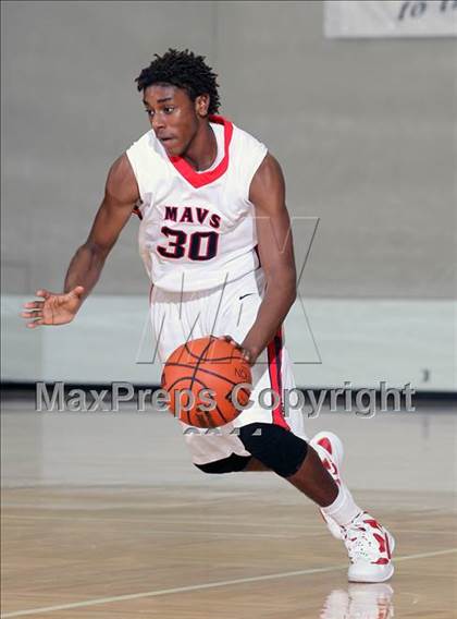 Thumbnail 3 in Manvel vs. Bellaire (McDonald's Texas Invitational)  photogallery.