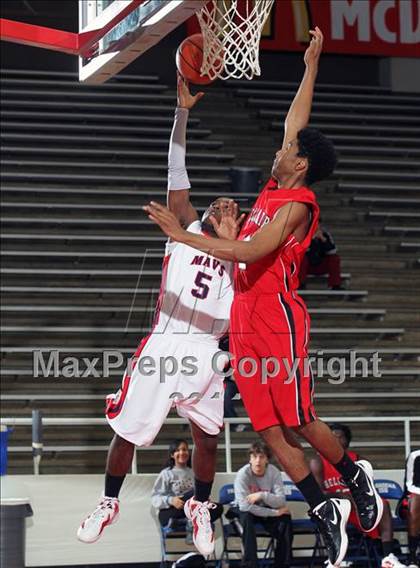 Thumbnail 1 in Manvel vs. Bellaire (McDonald's Texas Invitational)  photogallery.