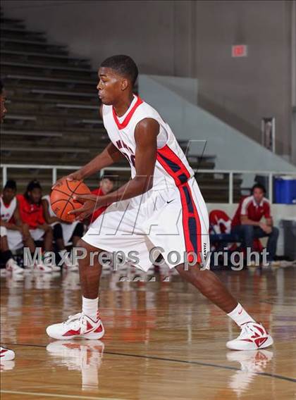Thumbnail 3 in Manvel vs. Bellaire (McDonald's Texas Invitational)  photogallery.