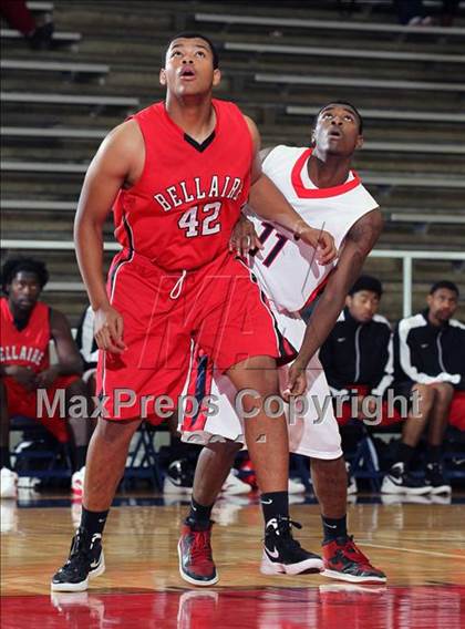Thumbnail 2 in Manvel vs. Bellaire (McDonald's Texas Invitational)  photogallery.