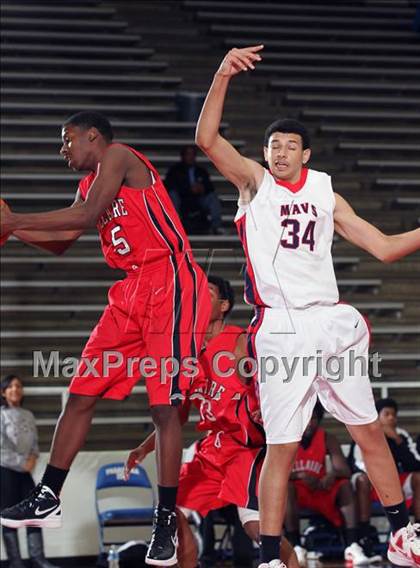 Thumbnail 2 in Manvel vs. Bellaire (McDonald's Texas Invitational)  photogallery.