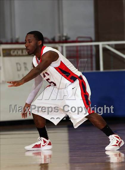 Thumbnail 2 in Manvel vs. Bellaire (McDonald's Texas Invitational)  photogallery.