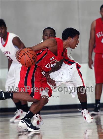 Thumbnail 2 in Manvel vs. Bellaire (McDonald's Texas Invitational)  photogallery.