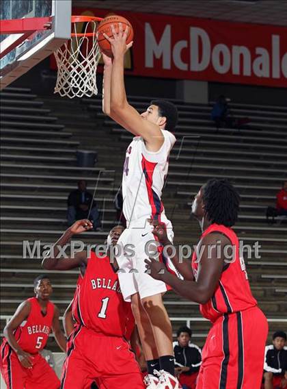 Thumbnail 1 in Manvel vs. Bellaire (McDonald's Texas Invitational)  photogallery.