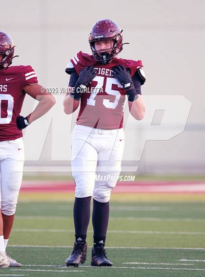 Thumbnail 2 in FR: Lake Travis @ Dripping Springs (Freshman White) photogallery.