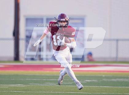 Thumbnail 3 in FR: Lake Travis @ Dripping Springs (Freshman White) photogallery.