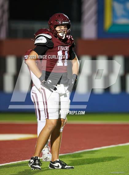 Thumbnail 2 in FR: Lake Travis @ Dripping Springs (Freshman White) photogallery.