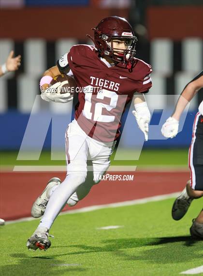 Thumbnail 2 in FR: Lake Travis @ Dripping Springs (Freshman White) photogallery.