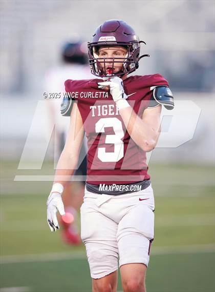 Thumbnail 3 in FR: Lake Travis @ Dripping Springs (Freshman White) photogallery.