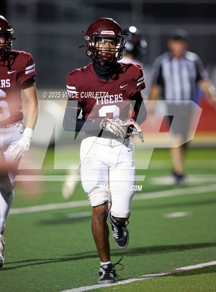 Thumbnail 2 in FR: Lake Travis @ Dripping Springs (Freshman White) photogallery.