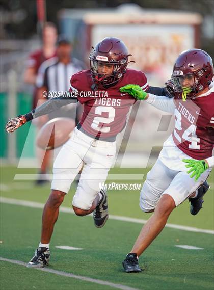 Thumbnail 2 in FR: Lake Travis @ Dripping Springs (Freshman White) photogallery.