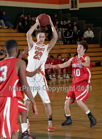 Thumbnail 3 in Roseville vs. Mira Loma (Mesa Verde Tournament) photogallery.
