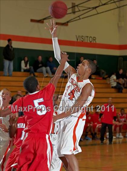 Thumbnail 2 in Roseville vs. Mira Loma (Mesa Verde Tournament) photogallery.