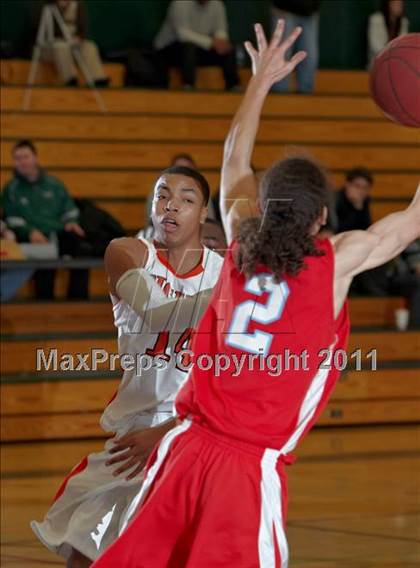 Thumbnail 2 in Roseville vs. Mira Loma (Mesa Verde Tournament) photogallery.