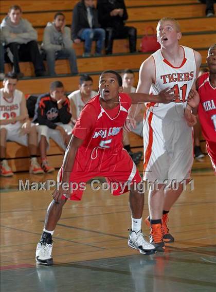 Thumbnail 2 in Roseville vs. Mira Loma (Mesa Verde Tournament) photogallery.