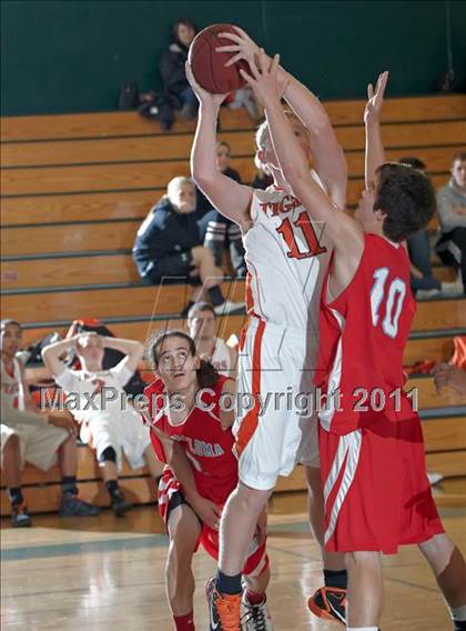 Thumbnail 2 in Roseville vs. Mira Loma (Mesa Verde Tournament) photogallery.