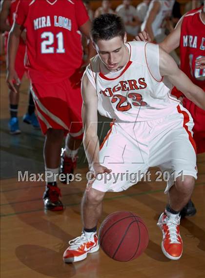 Thumbnail 3 in Roseville vs. Mira Loma (Mesa Verde Tournament) photogallery.