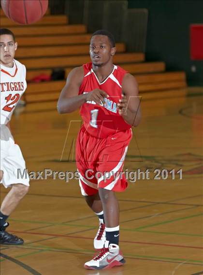 Thumbnail 3 in Roseville vs. Mira Loma (Mesa Verde Tournament) photogallery.