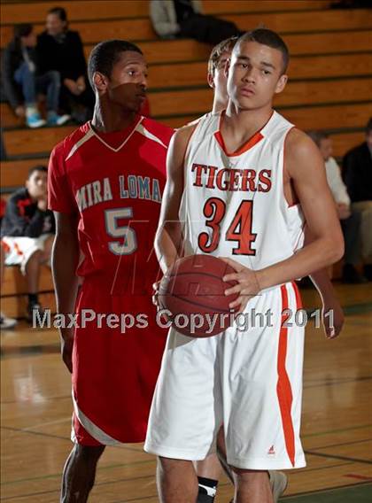 Thumbnail 2 in Roseville vs. Mira Loma (Mesa Verde Tournament) photogallery.
