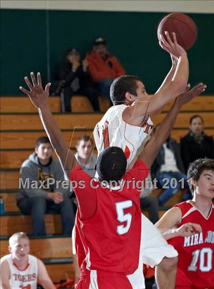 Thumbnail 1 in Roseville vs. Mira Loma (Mesa Verde Tournament) photogallery.