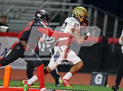 Thumbnail 2 in Aliquippa vs. Bishop McDevitt (PIAA 4A Championship) photogallery.