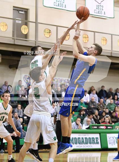 Thumbnail 1 in Lake Center Christian vs. Mogadore photogallery.