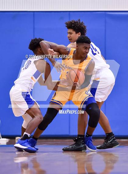Thumbnail 3 in Crystal River vs. Mainland (Cancer Awareness Classic) photogallery.