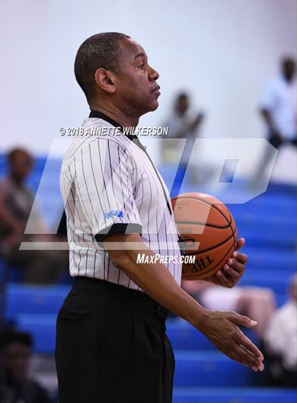 Thumbnail 3 in Crystal River vs. Mainland (Cancer Awareness Classic) photogallery.